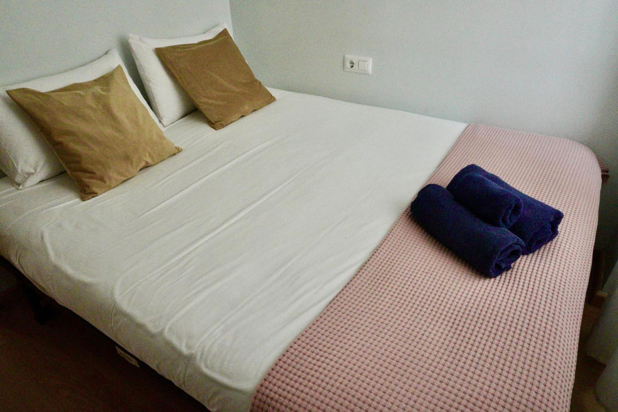 Hosted By Gracie Apartamento Valência Quarto foto